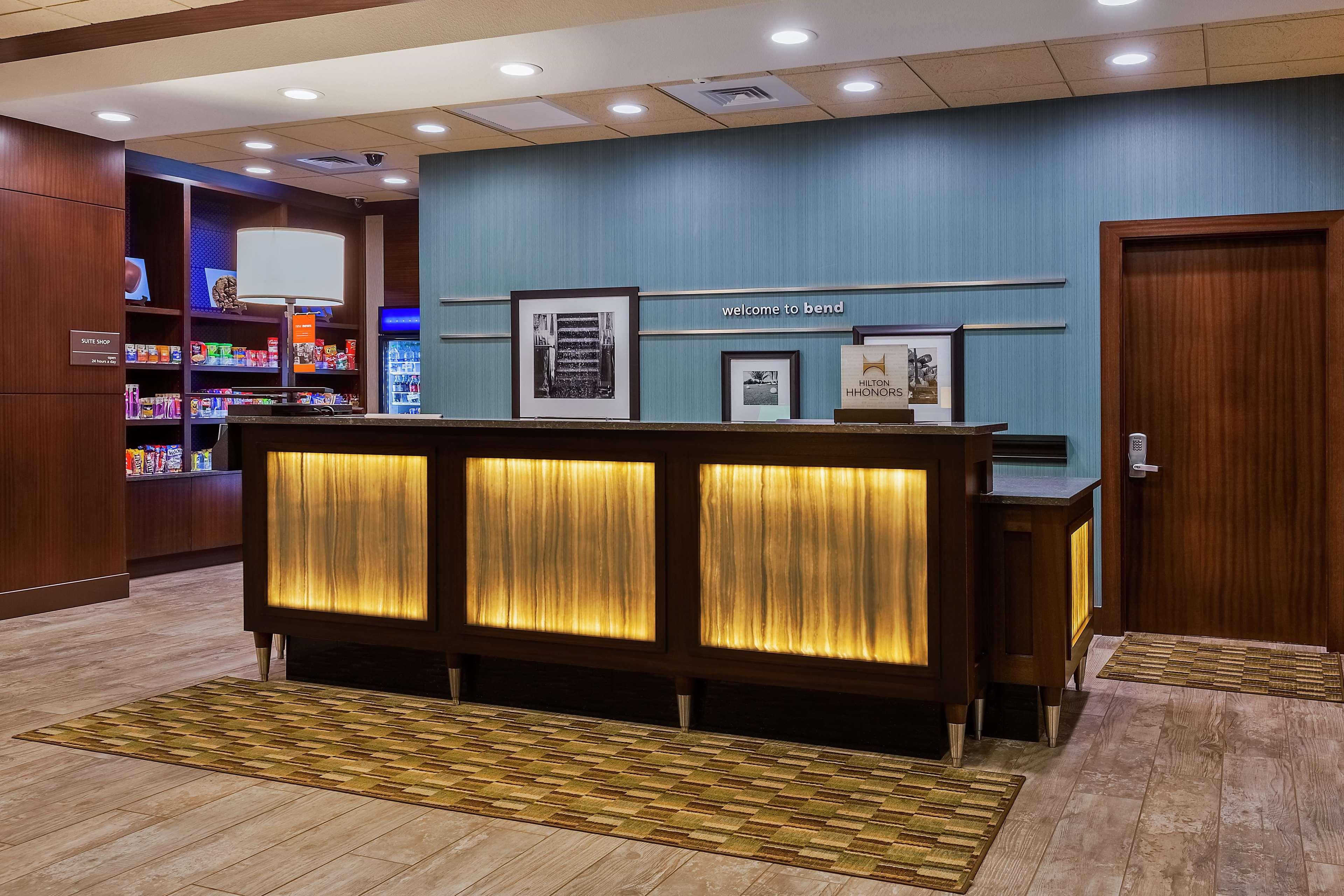 Hampton Inn & Suites Bend Exterior foto